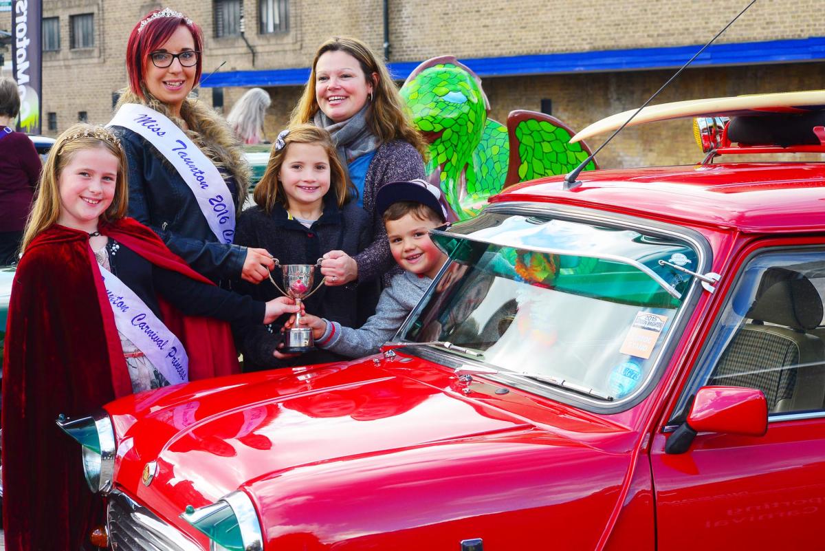Carly Chapman [Carnival Queen] and Elsa Whitworth [Carnival Princess] with Emma Slocombe [whose red mini won Best In Show] and her children Daisy and Max McPhail