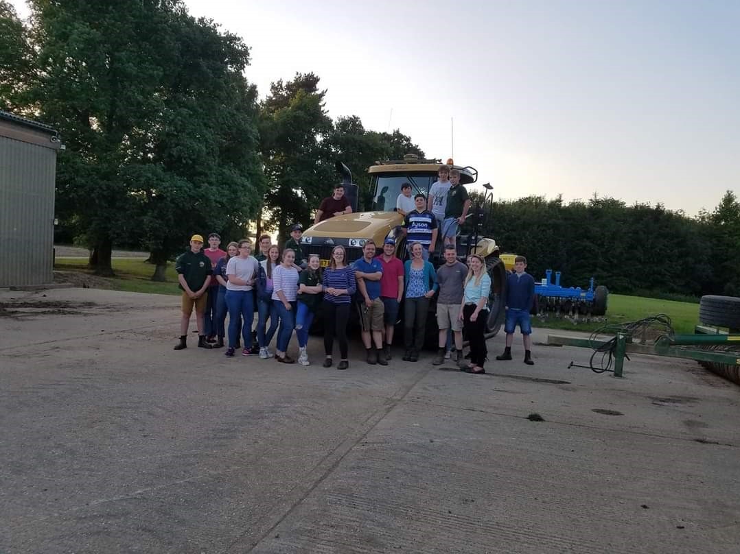 Devizes Young Farmers don tinsel for charity tractor convoy - Vimarsana News