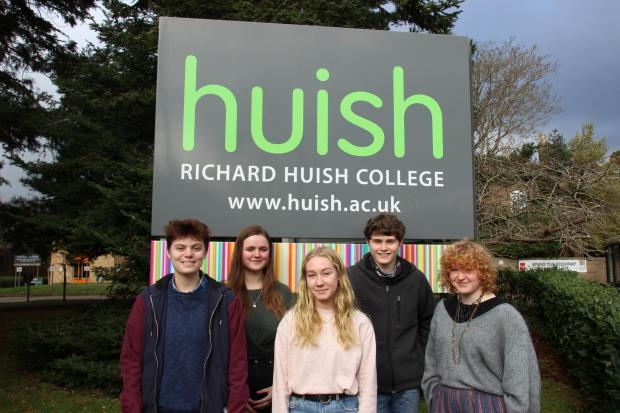 Somerset County Gazette: OXBRIDGE OFFERS: James Morrell, Grace Howard, Louisa Wall, Will Painter and Astrid Kiernan after receiving their Oxford or Cambridge offers