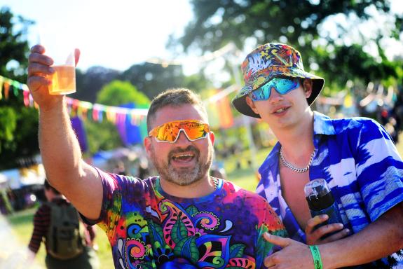 Somerset County Gazette: Steve and Louie Scott in the South Somerset sunshine. Somerset County Gazette: Steve and Louie Scott in the South Somerset sunshine.
