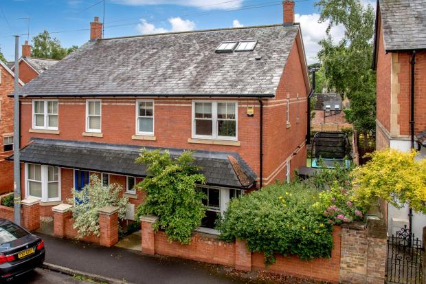 Hidden gem with four bedrooms in the heart of Taunton