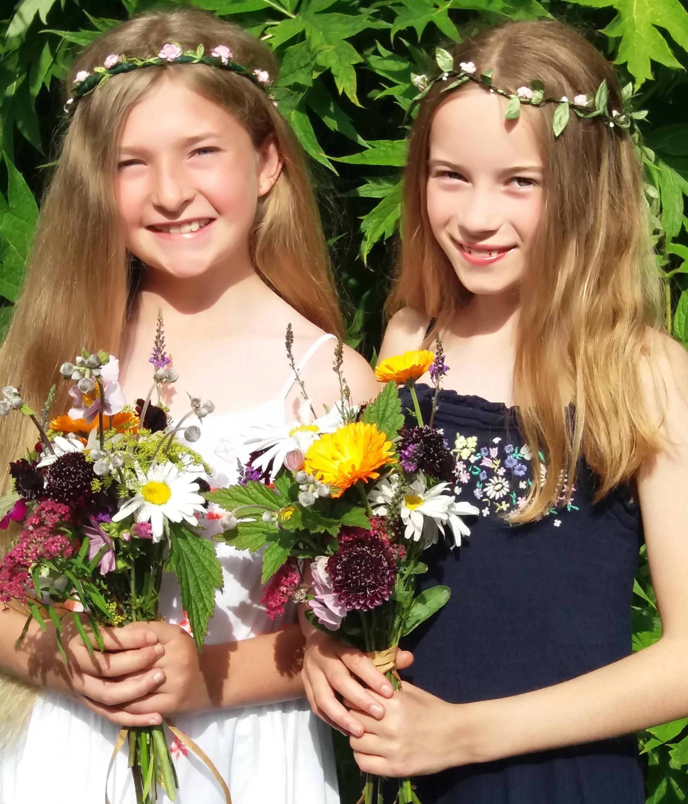 Flower girls prepare posies for Fitzhead Fete | Somerset County Gazette - Vimarsana News