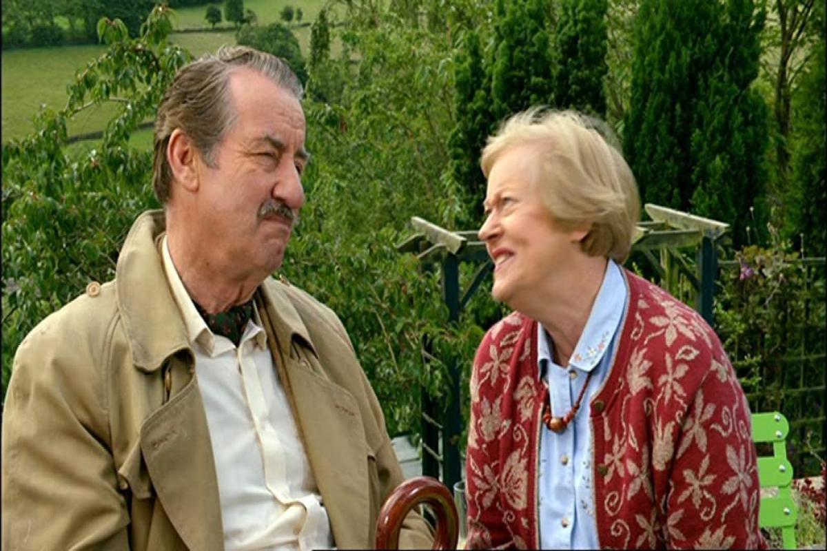 Josephine Tewson, Keeping Up Appearances and Last of the Summer Wine star dies, aged 91. (@BeingBoycie/Twitter)