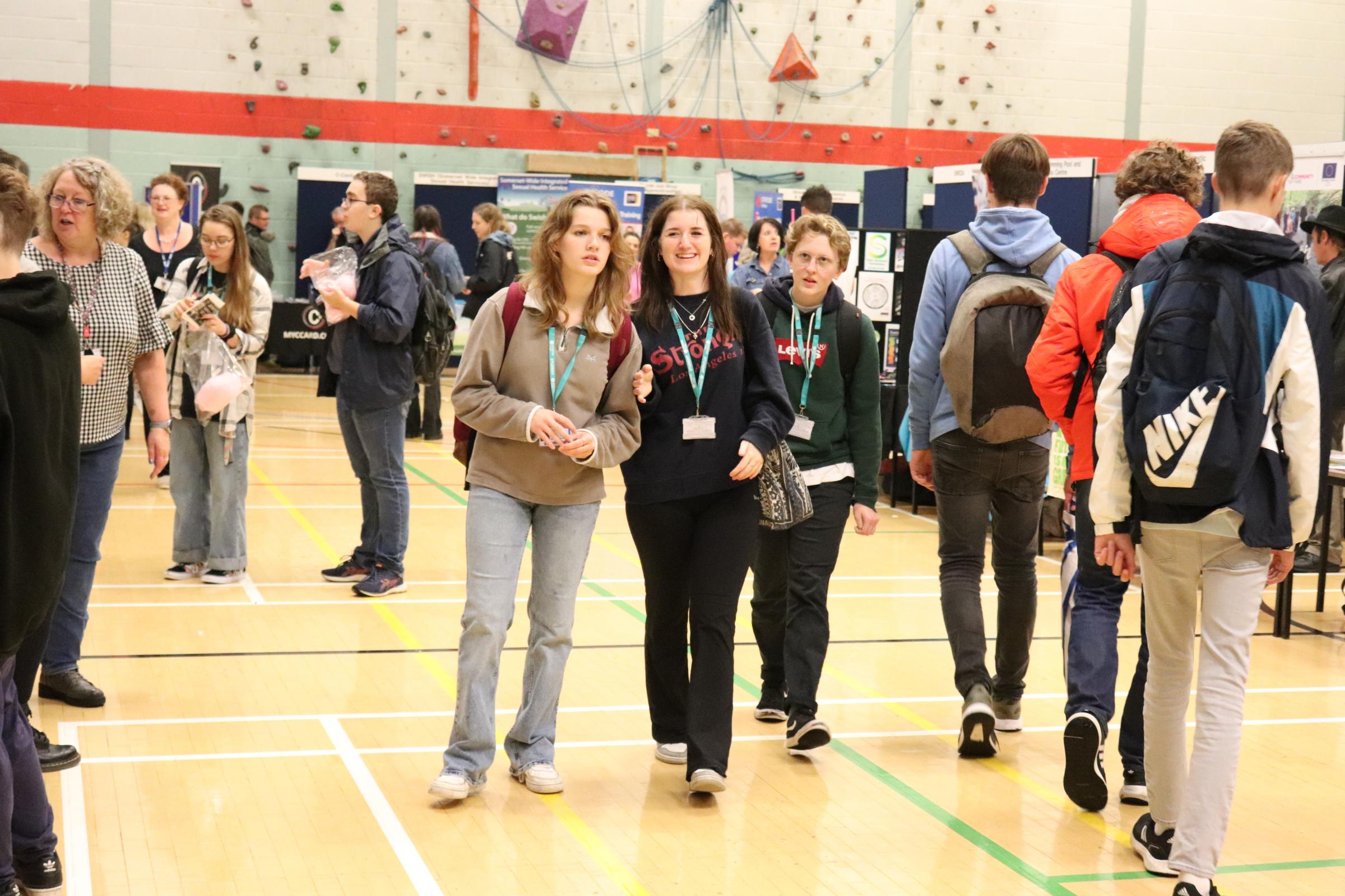 Strode College students enjoy over 60 stands at freshers' fair - Vimarsana News