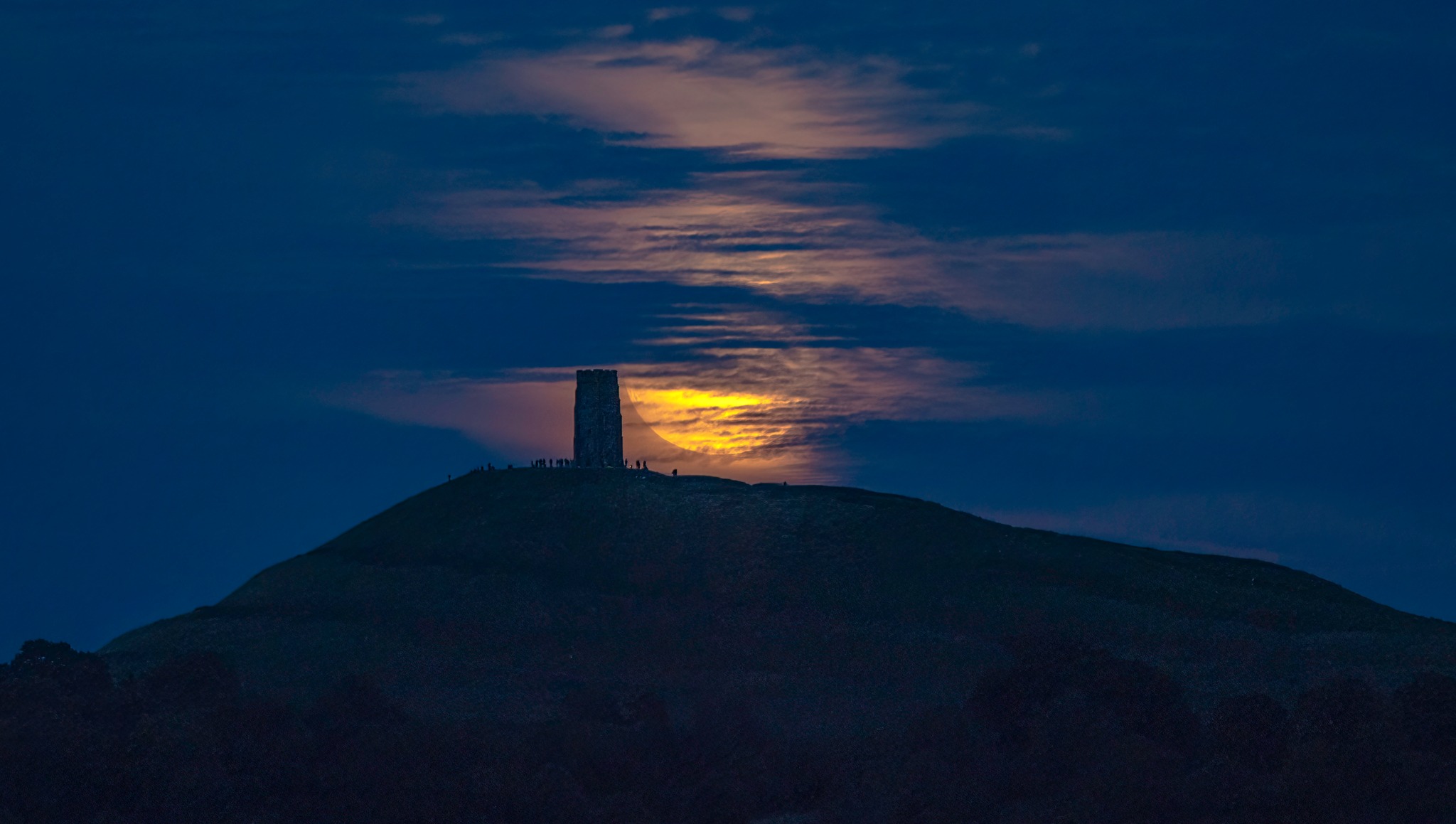 Best pictures of the blue supermoon captured in Somerset | Somerset County Gazette - Vimarsana News