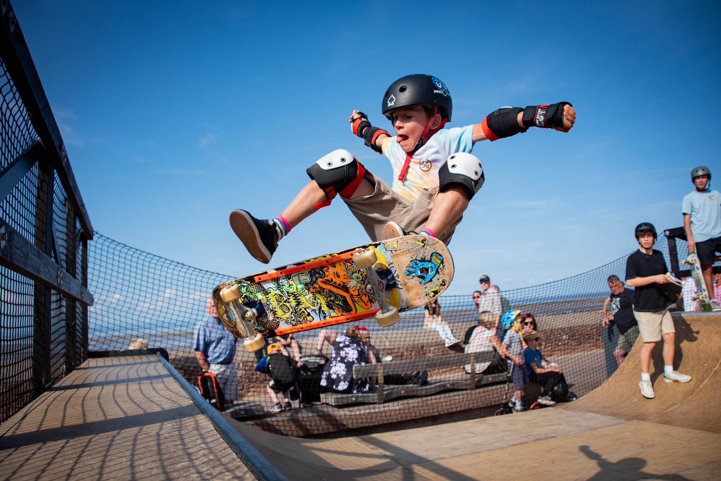 Sun shines on Minehead Bay Festival crowd | Somerset County Gazette - Vimarsana News