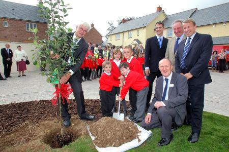 New housing scheme opened by Cutcombe First School pupils 