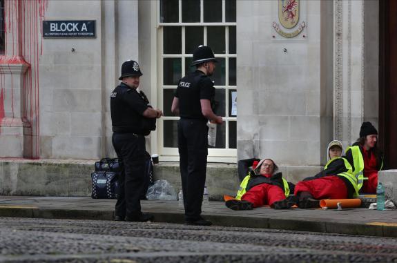 Somerset County Gazette: Police were called to the scene. Somerset County Gazette: Police were called to the scene.