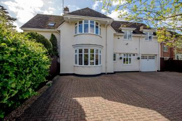 Property for sale in Taunton: Five bedroom family house