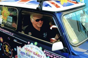 Hundreds of Minis convoy Somerset for fundraising 'legend'