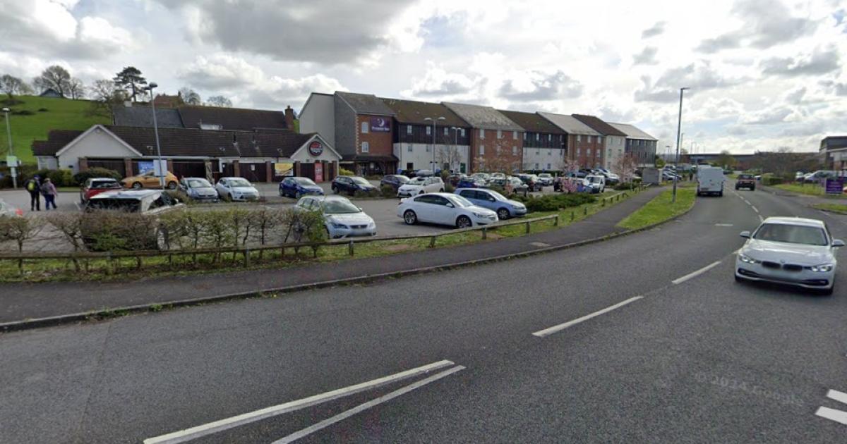 New double yellow lines to come to Somerset town in caravan crackdown bid