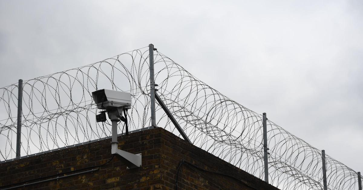 Tories pledge to deport 40,000 foreign criminals annually under new plans
